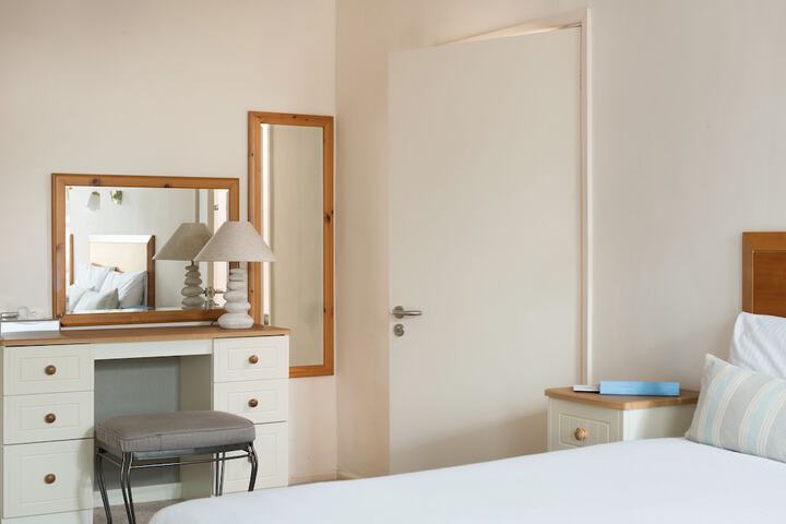 Room 52 of 99