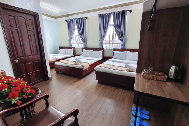 Room 8 of 15