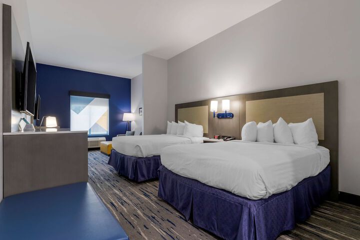2 Queen Beds (2 of 16)