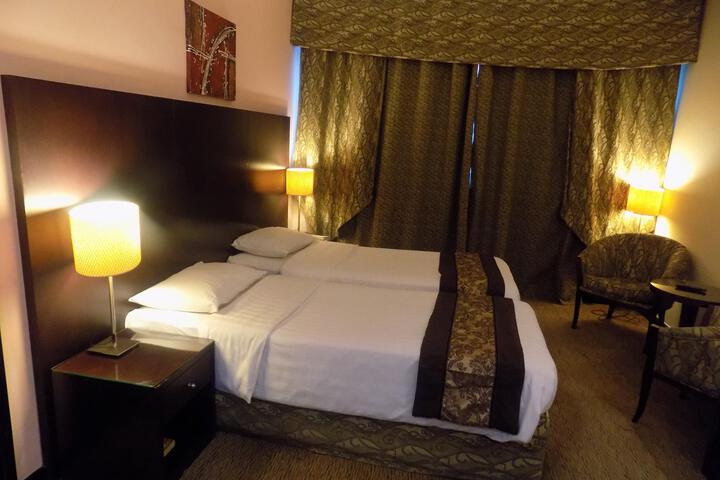 Room 5 of 16