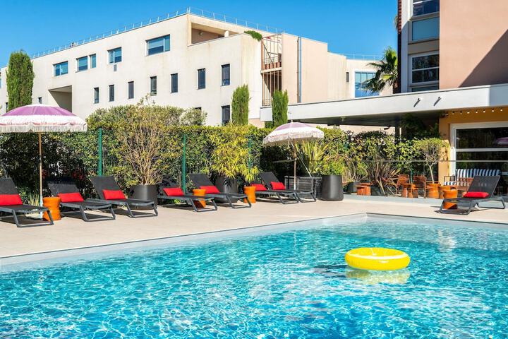 Pool Hotel