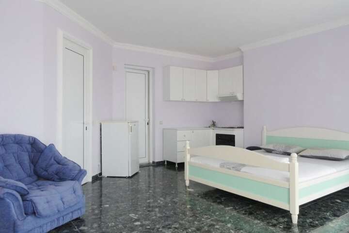 Room 4 of 25
