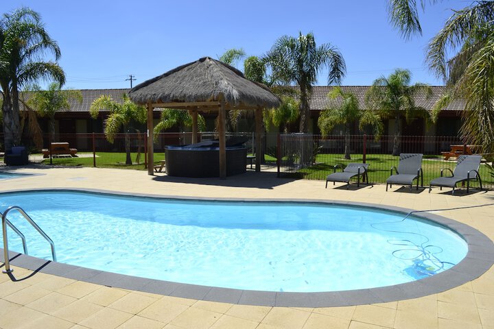 Pool 41 of 65