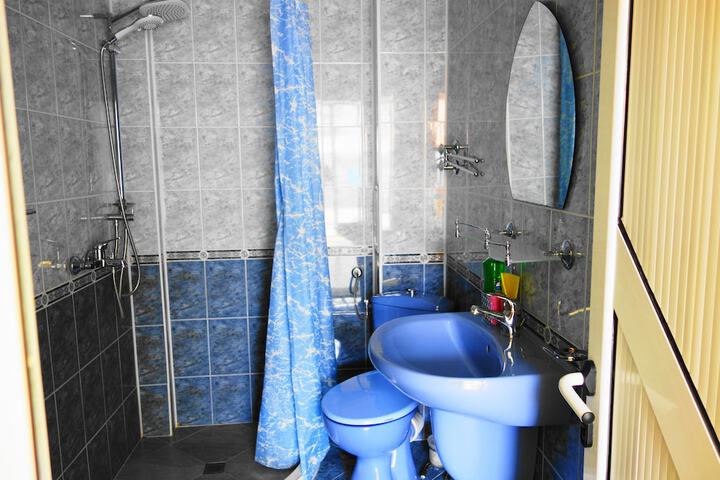 Room 21 of 29