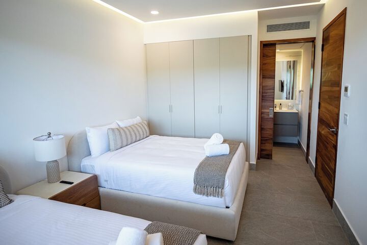 Room 13 of 42