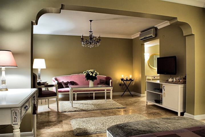 Room 19 of 48