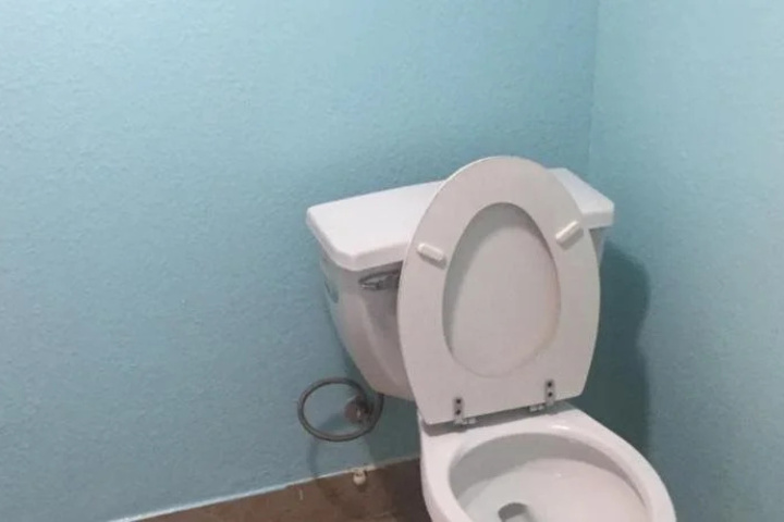 Room 5 of 8