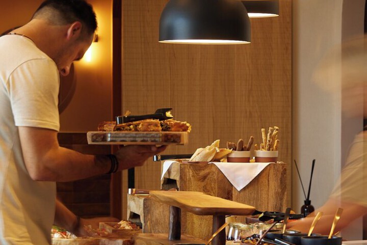 Breakfast/Coffee Service 128 of 157
