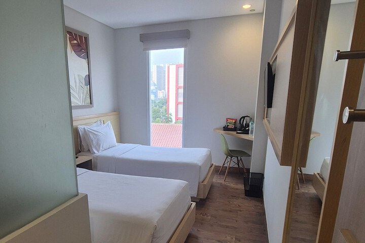 Room 2 of 8