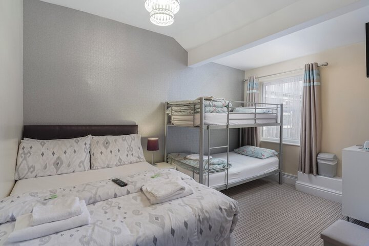 Room 10 of 27
