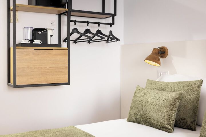 Room 16 of 29