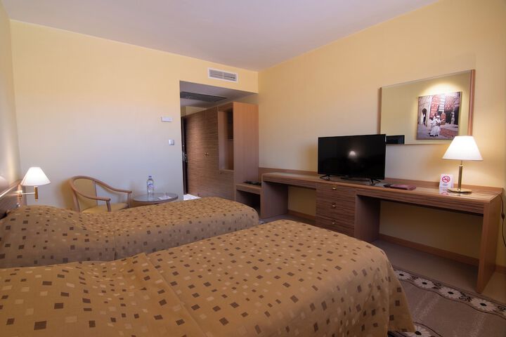 Room 16 of 68