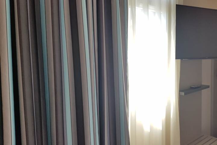 Room 6 of 103
