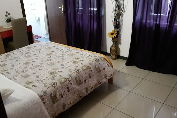Room 9 of 34