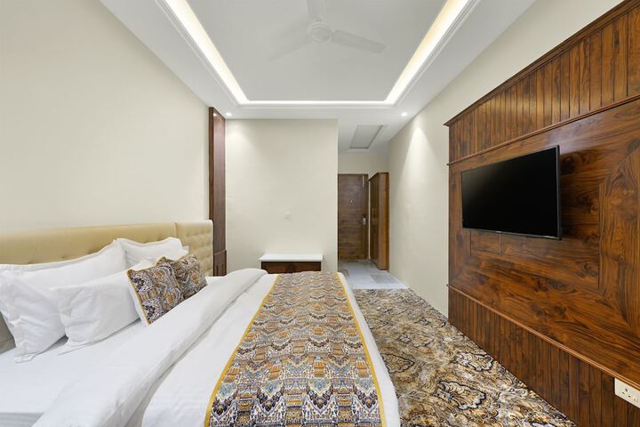 Room 9 of 10