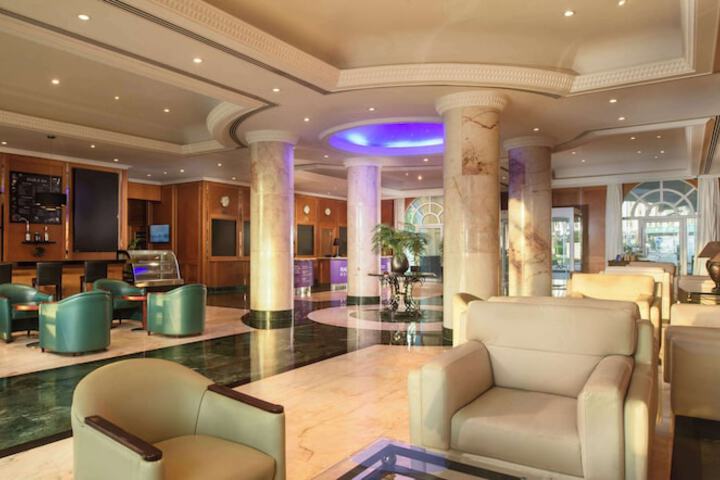 Entrance & Lobby