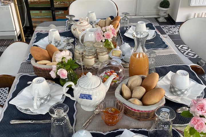 Breakfast/Coffee Service 11 of 15