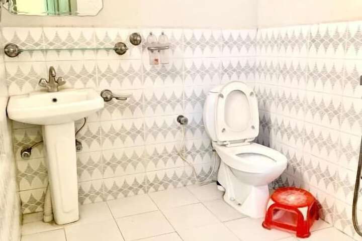 Room 18 of 28