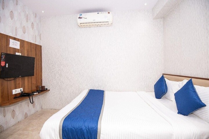 Room 3 of 16