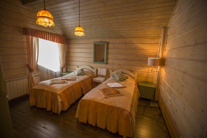 Room 4 of 76