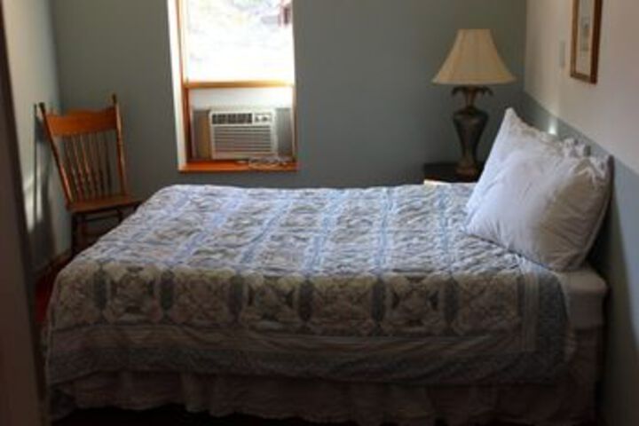 Room 32 of 68