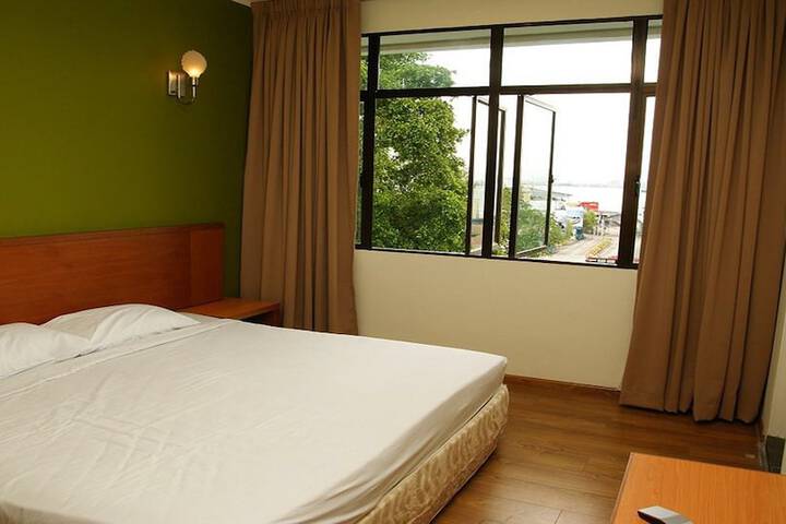 Room 8 of 30
