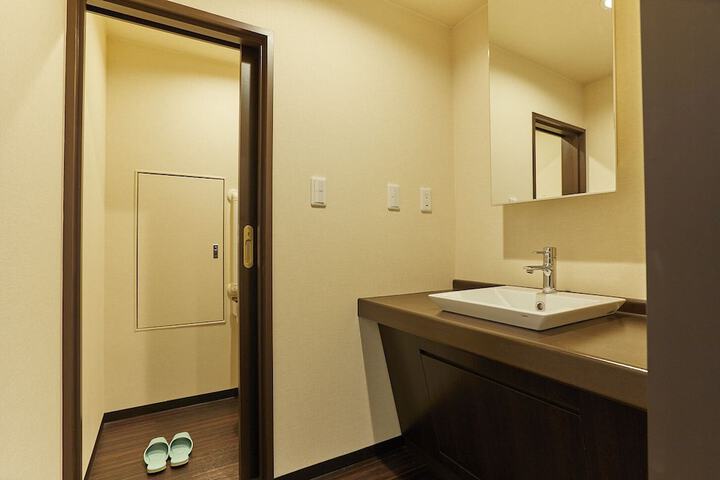 Room 21 of 90