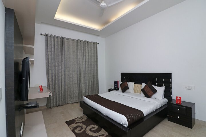 Room 18 of 28