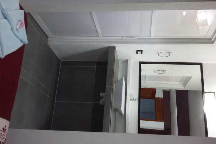Room 10 of 24