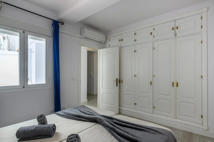 Room 4 of 18