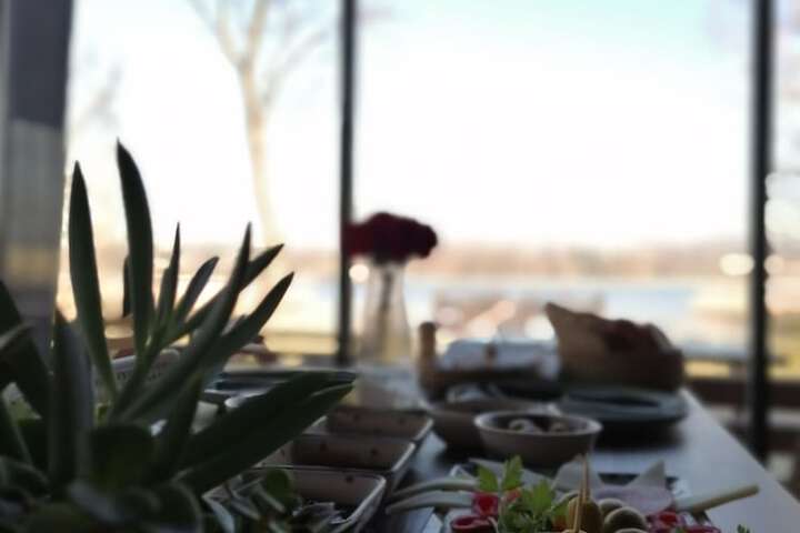 Dining 44 of 99