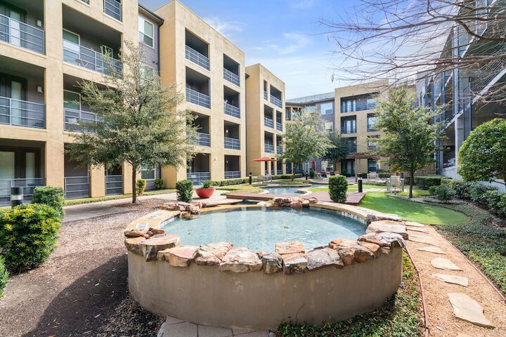 Hotel Exterior 65 of 69