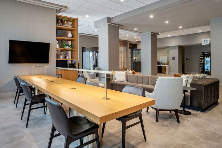 Lobby lounge