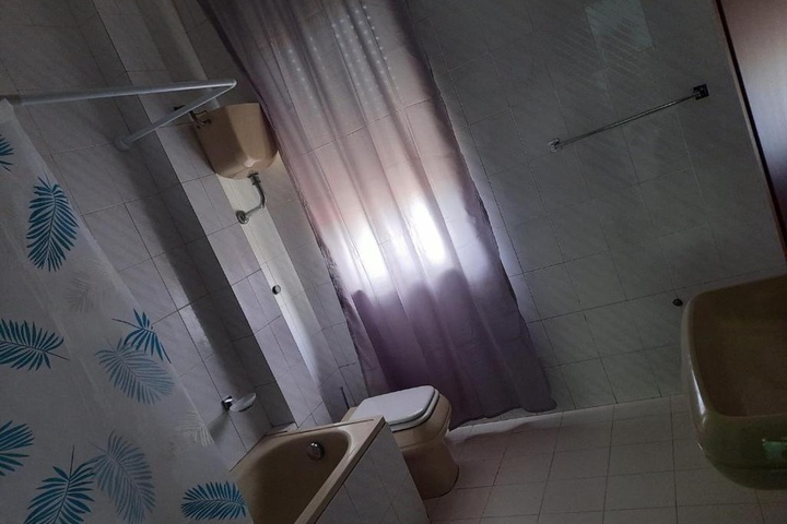 Room 6 of 8