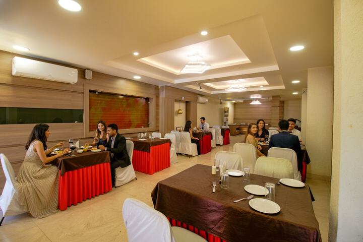 Ballroom/Hall 29 of 32
