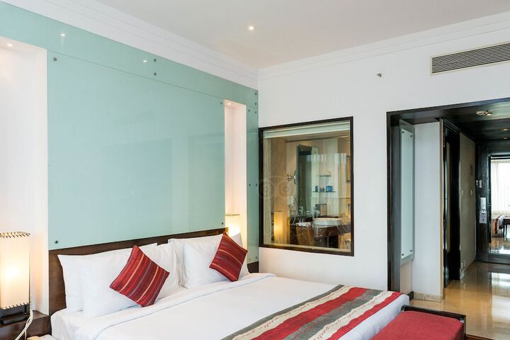 Room 7 of 28