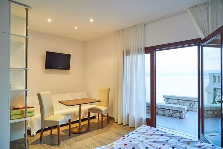 Room 10 of 70
