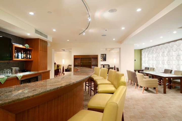 Lounge 86 of 118