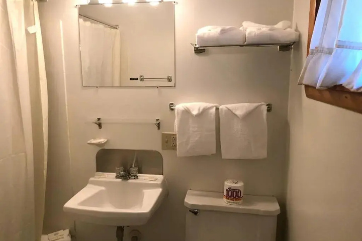 Room 11 of 23
