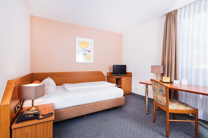 Room 18 of 34