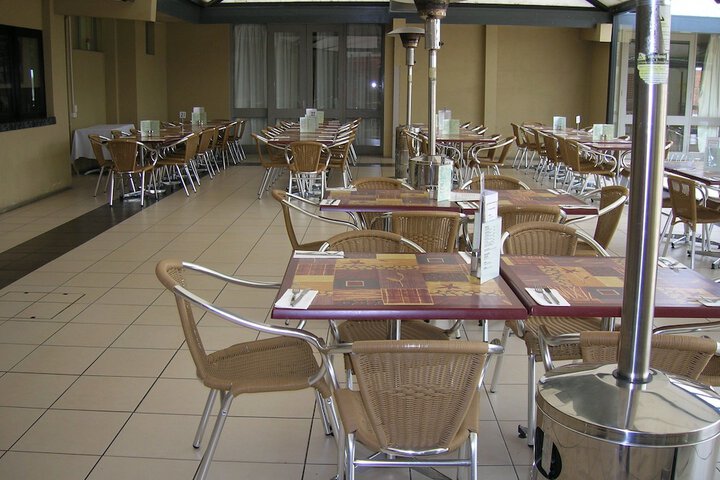Dining 19 of 20