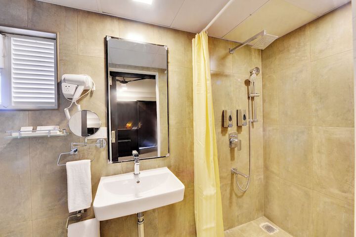 Room 14 of 22