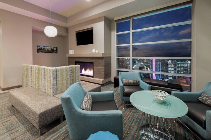 Lobby lounge