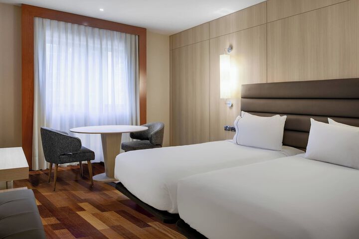 Room 8 of 34