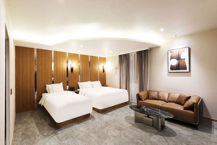 Room 15 of 32