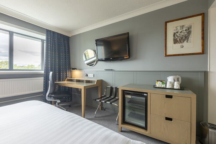 Room 14 of 76