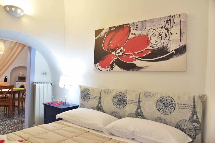 Room 4 of 122
