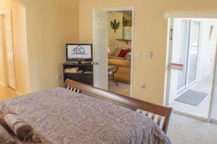 Room 9 of 18