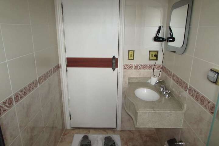 Room 34 of 46