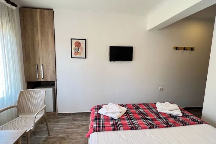 Room 2 of 6